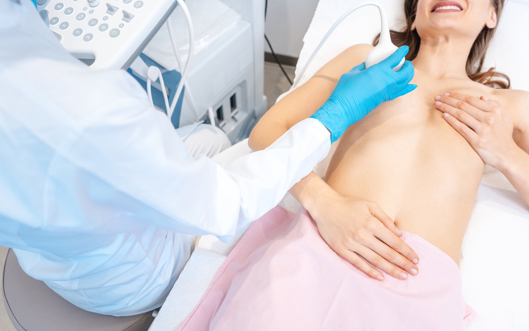 Breast exam. УЗИ молочных желез. УЗИ груди. УЗИ молочных желёз. УЗИ диагностика молочных желез.