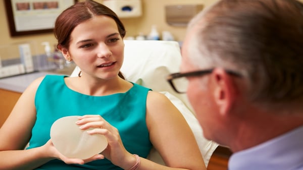 implantes-mamarios-para-reconstruccion-de-mamas