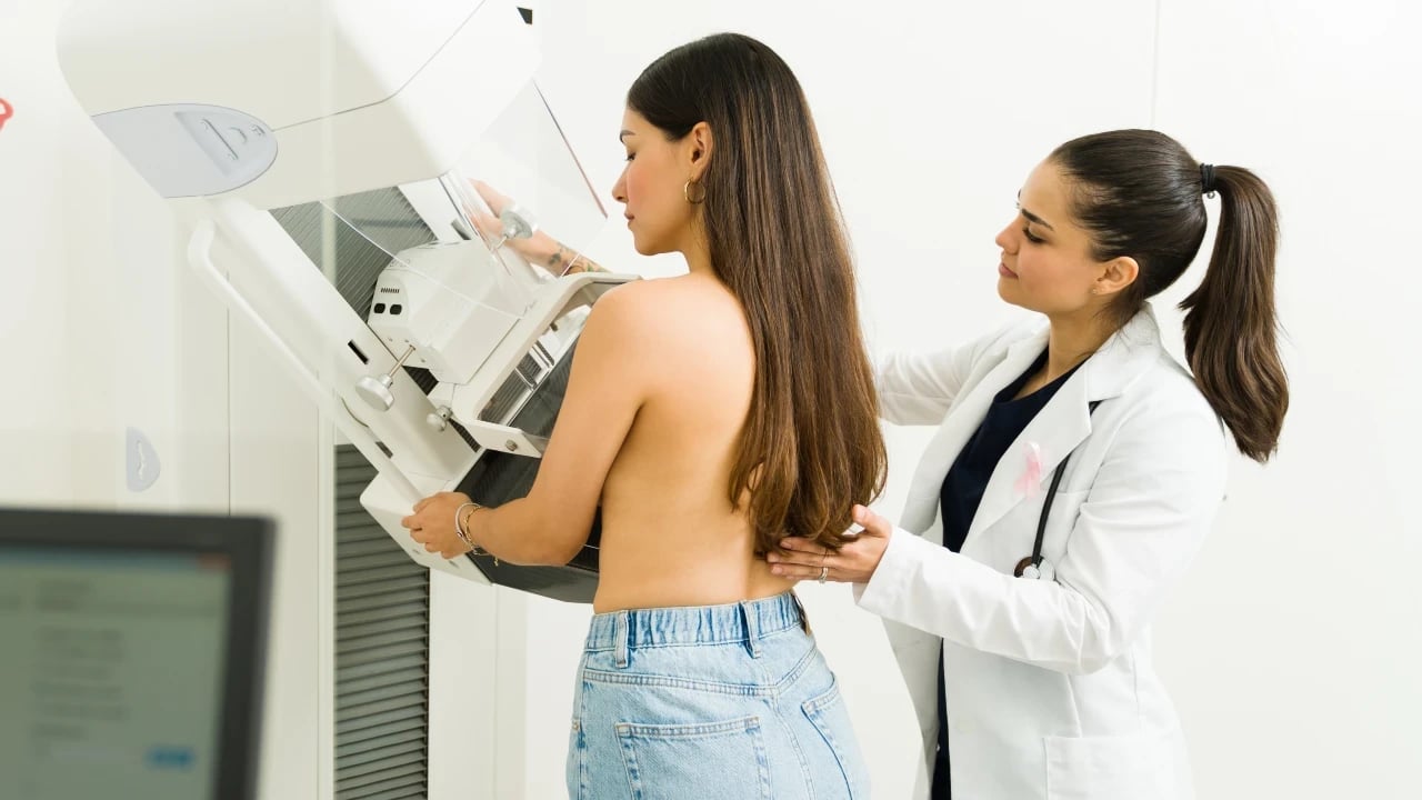 paciente realiza mamografia periodicamente