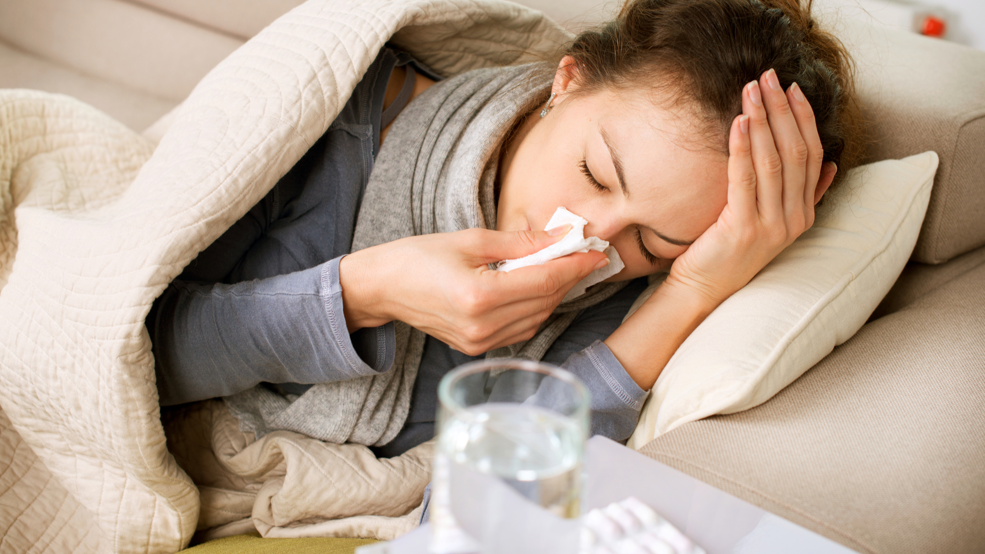 mujer enferma en cama