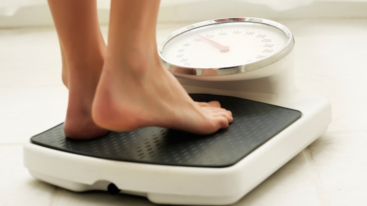 medir en una balanza el peso ideal